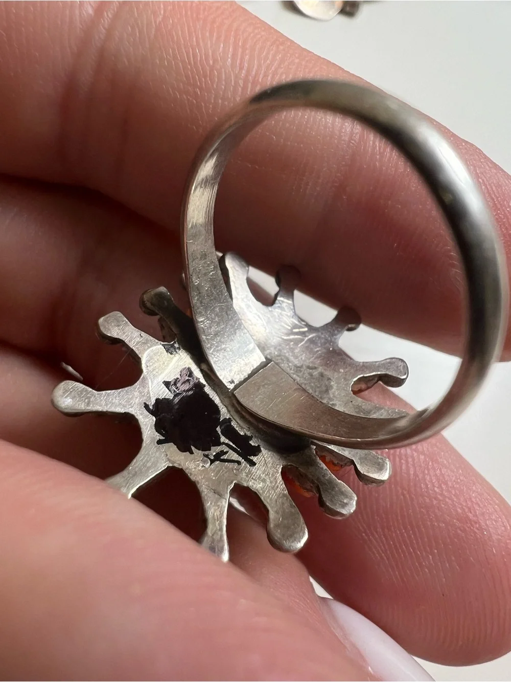 VTG Native American Zuni sterling silver ring featuring coral needlepoint - Picture 14 of 16